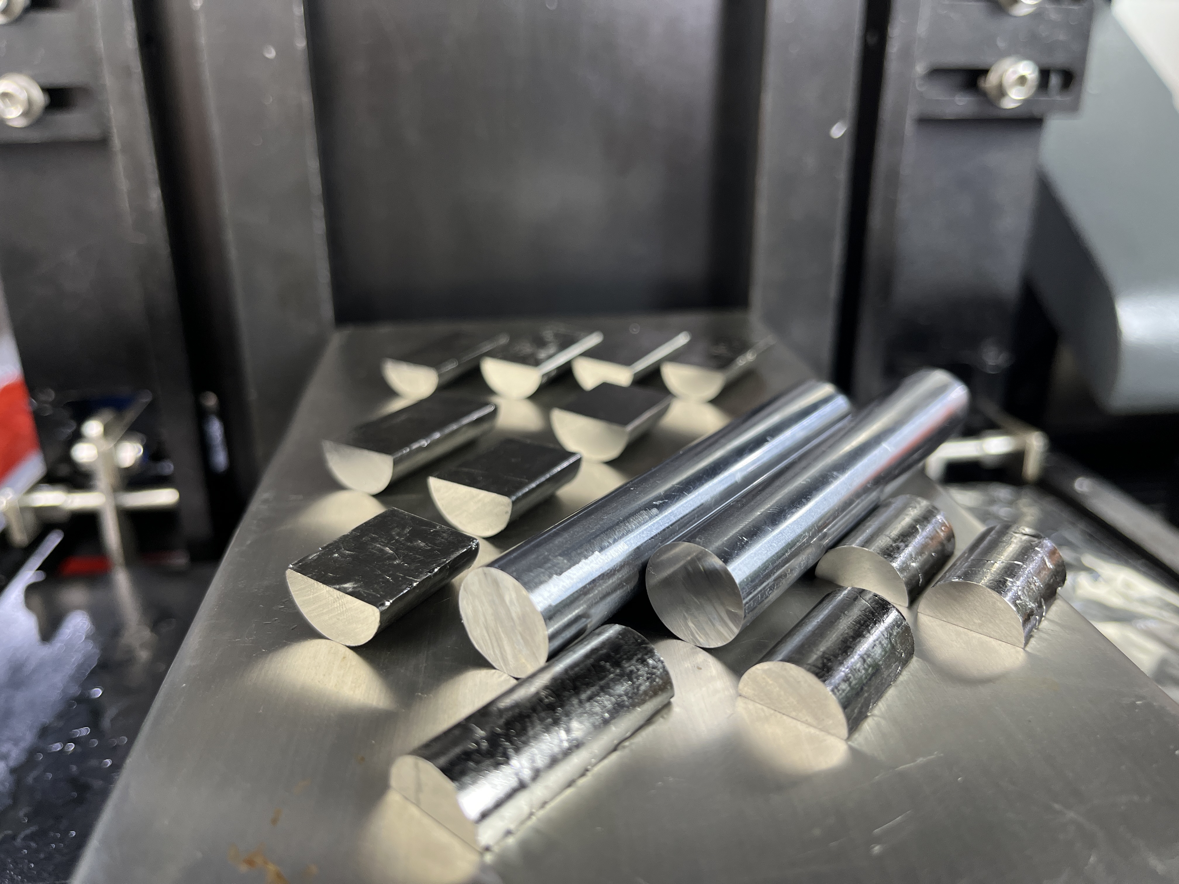 أحدث حالة شركة حول High-precision pipe and rod material cutting in real footage